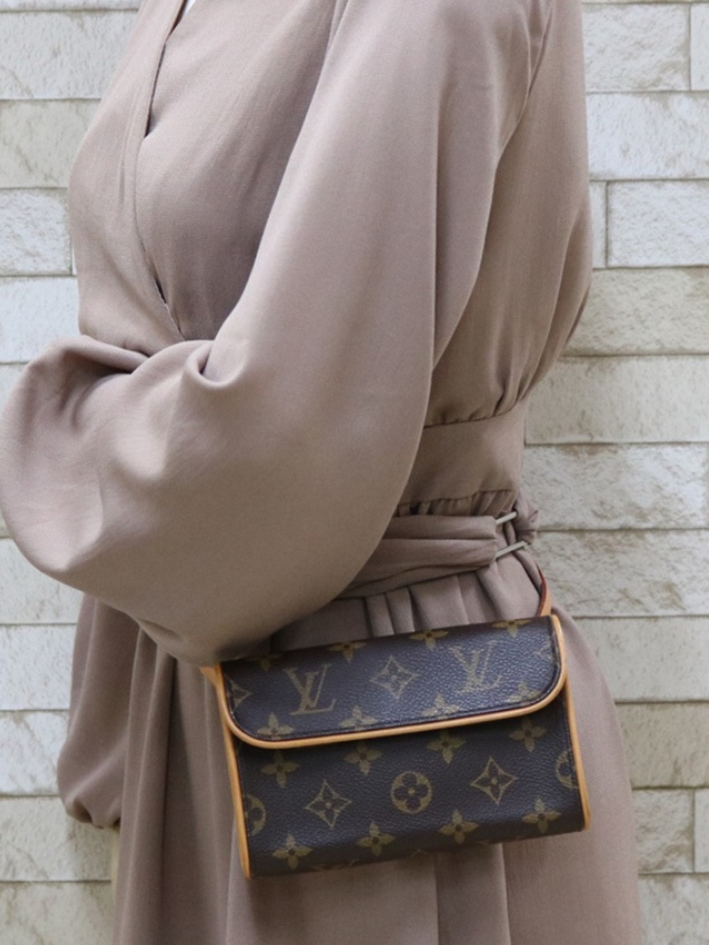Authentic Louis Vuitton Florentine belt bag - Picture 3 of 12